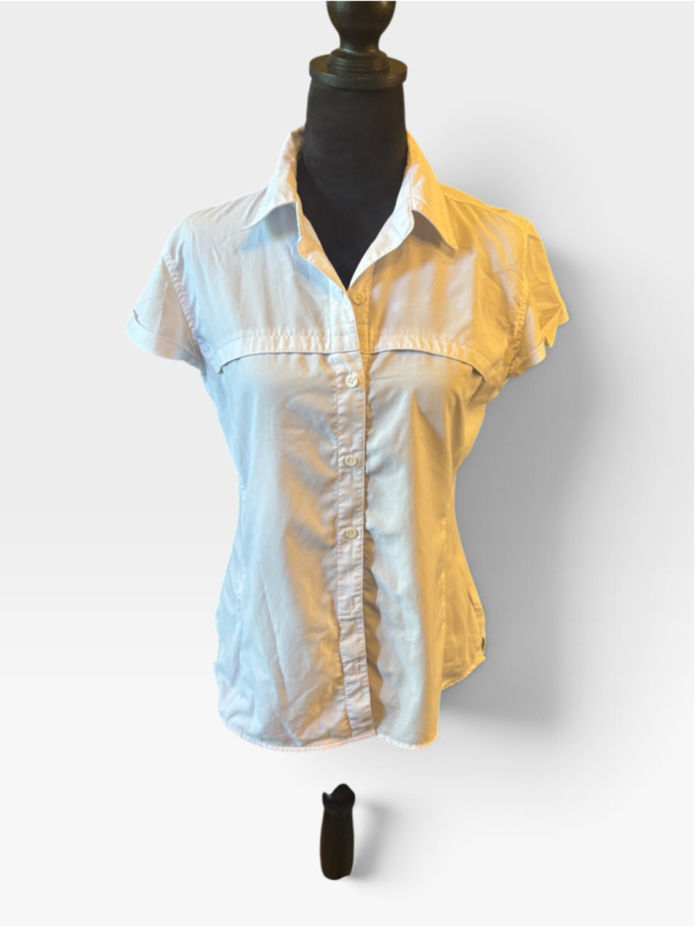 Magellan Outdoors Women's Fish Gear White Semi-Fitten Button Up Shirt - Size M